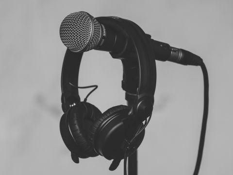 Microphone and headphones © Barthy Bonhomme Microphone and headphones © Barthy Bonhomme